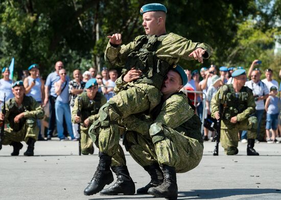 Празднование Дня ВДВ в регионах России 