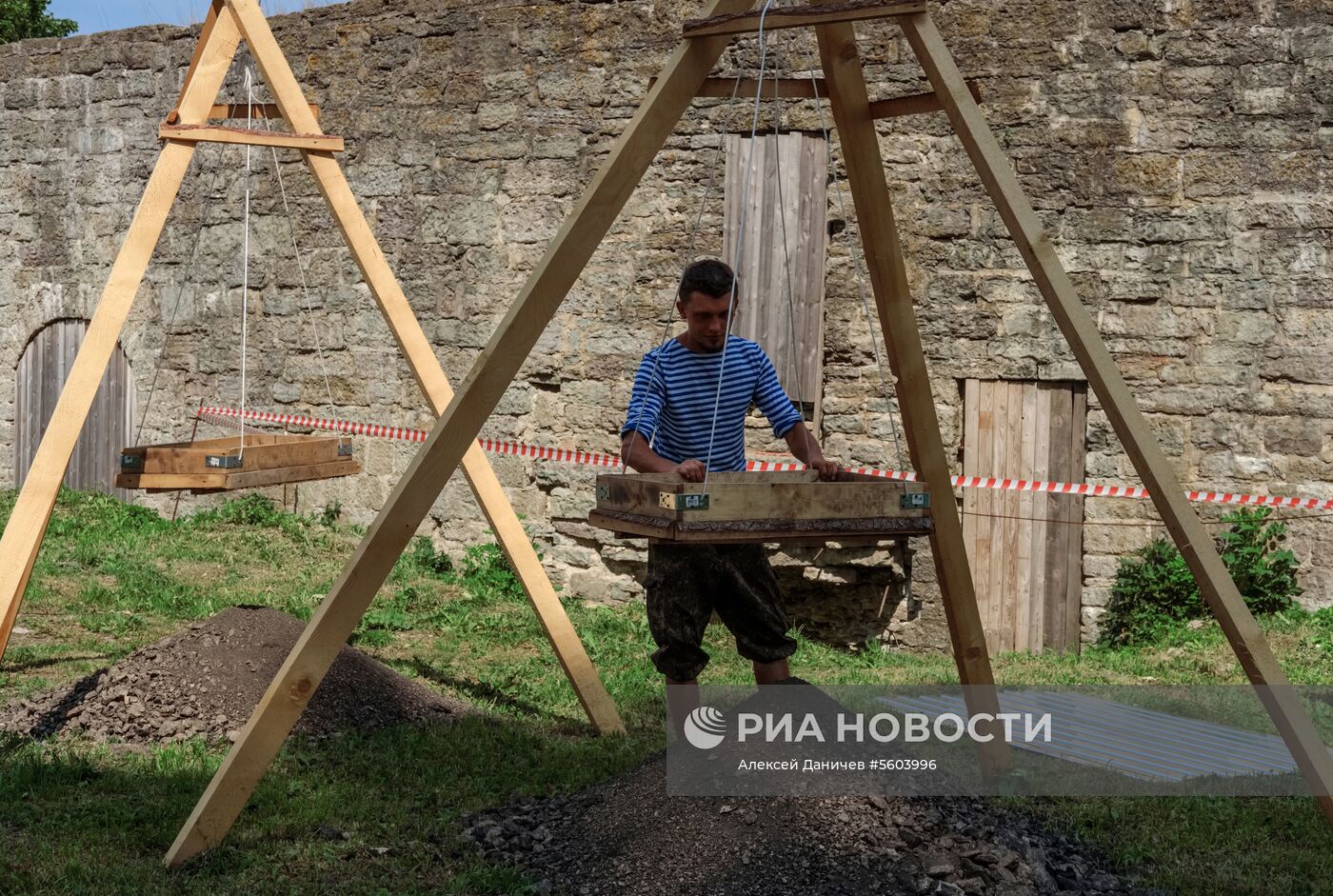 Археологические раскопки в крепости Копорье