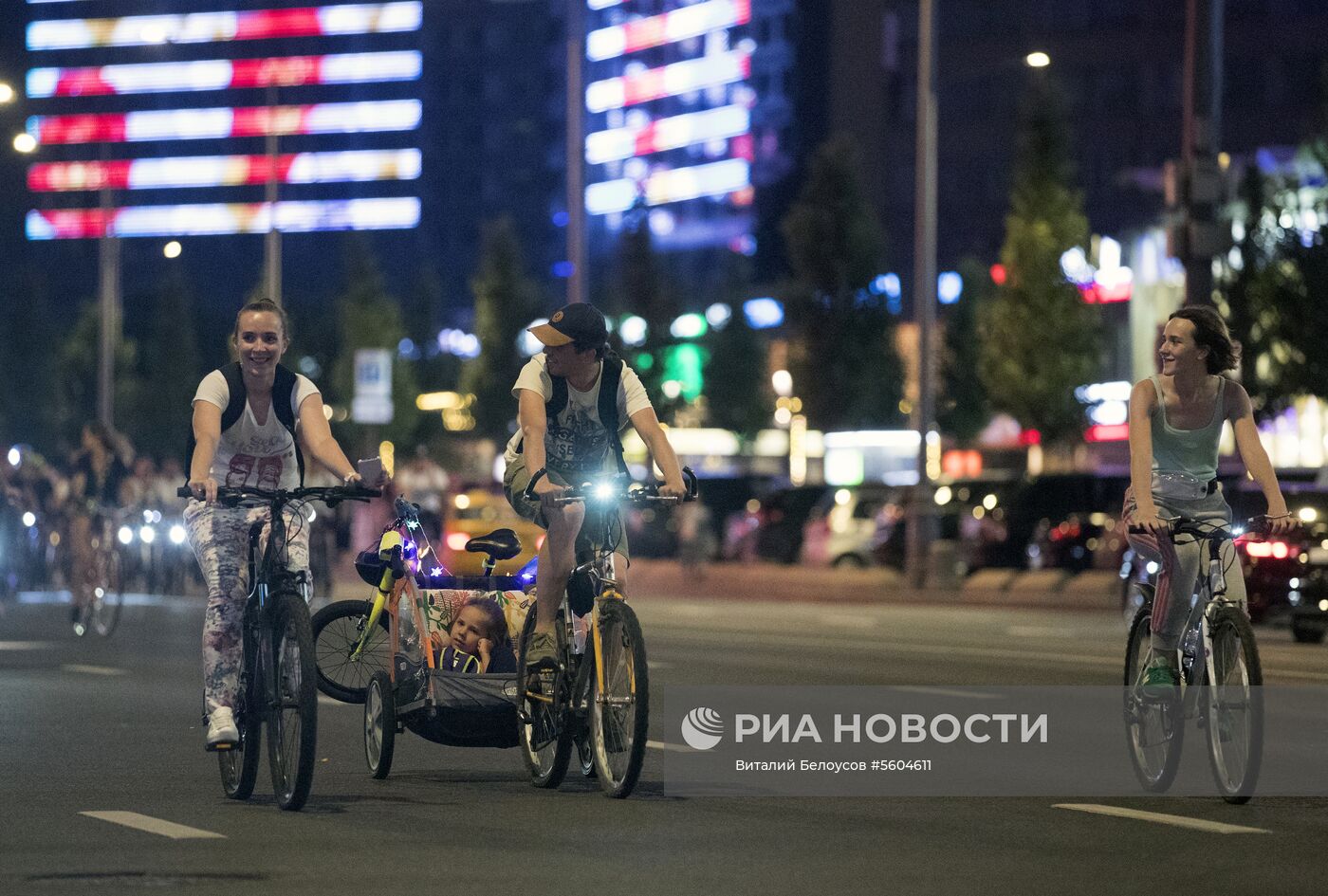 Ночной велопарад в Москве