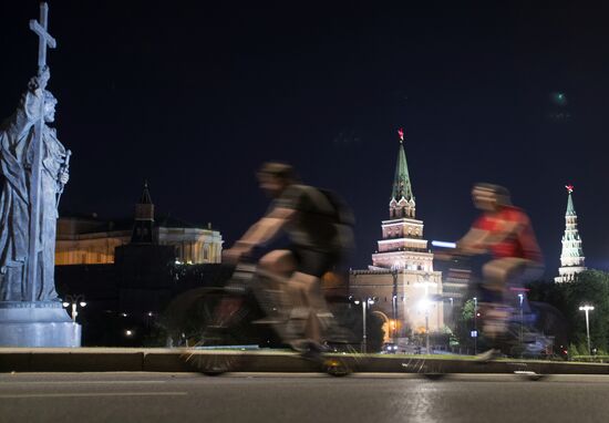 Ночной велопарад в Москве
