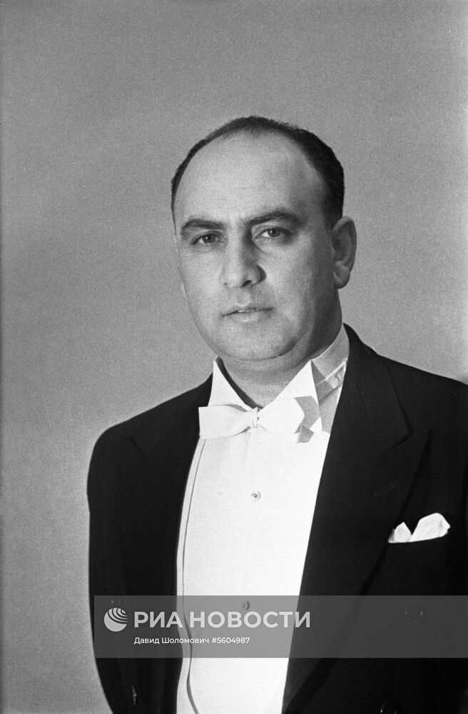 Советский и армянский оперный певец Павел Лисициан