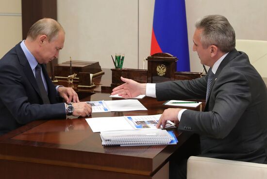Президент РФ В. Путин встретился с ВРИО губернатора Тюменской области А. Моором