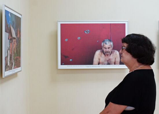 Выставка работ Андрея Стенина открылась в Луганске