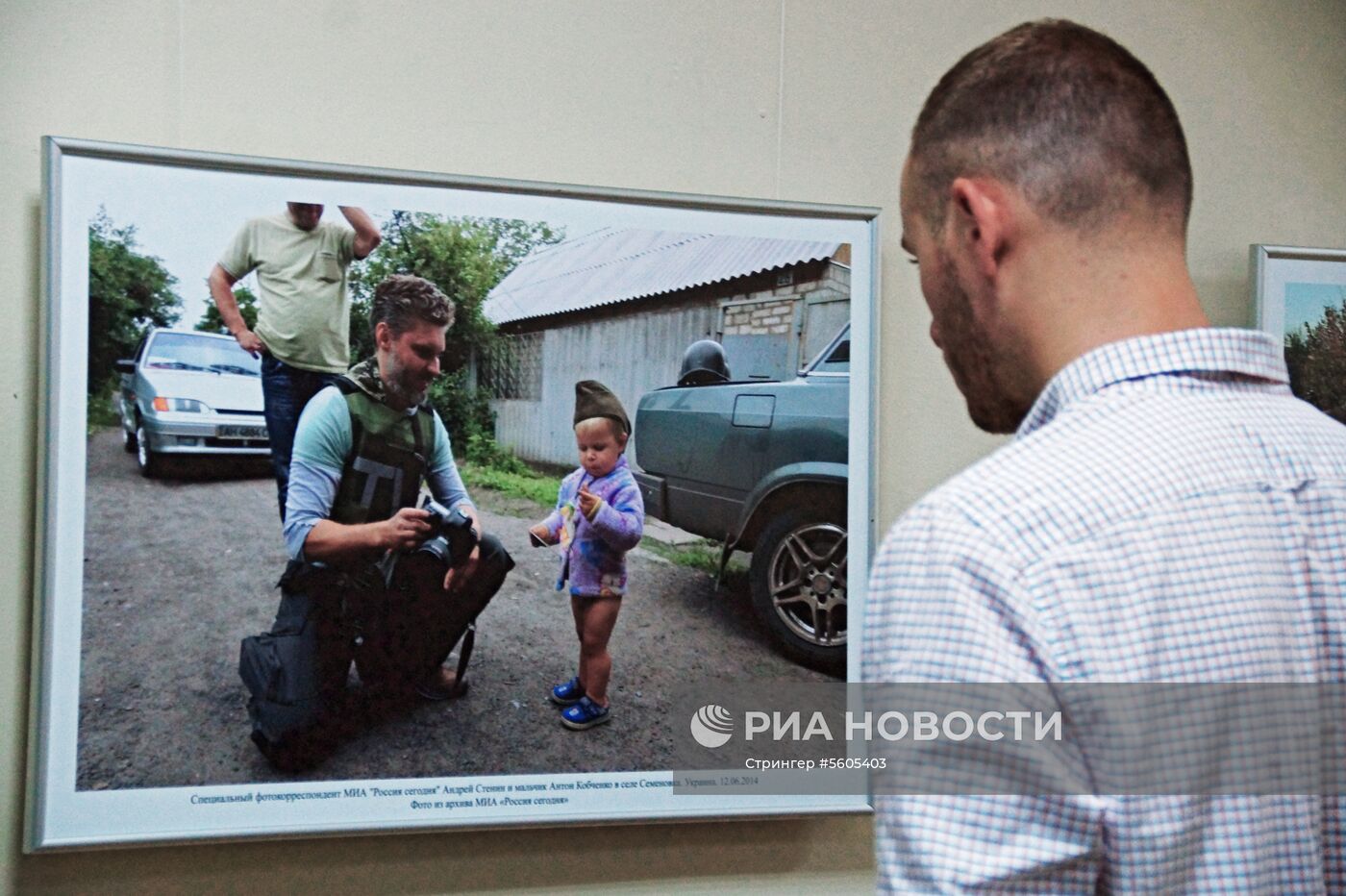 Выставка работ Андрея Стенина открылась в Луганске