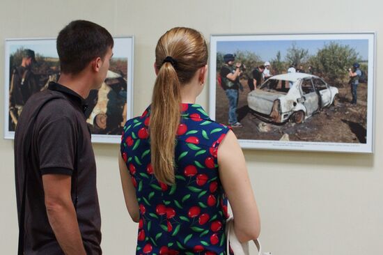Выставка работ Андрея Стенина открылась в Луганске