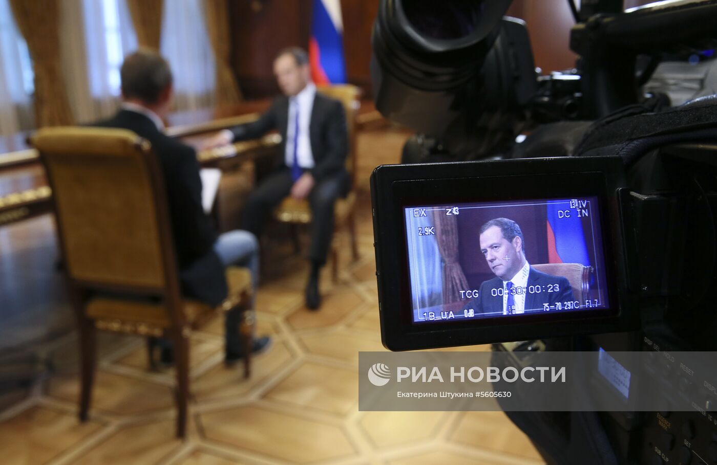 Интервью премьер-министра РФ Д. Медведева газете «Коммерсантъ»