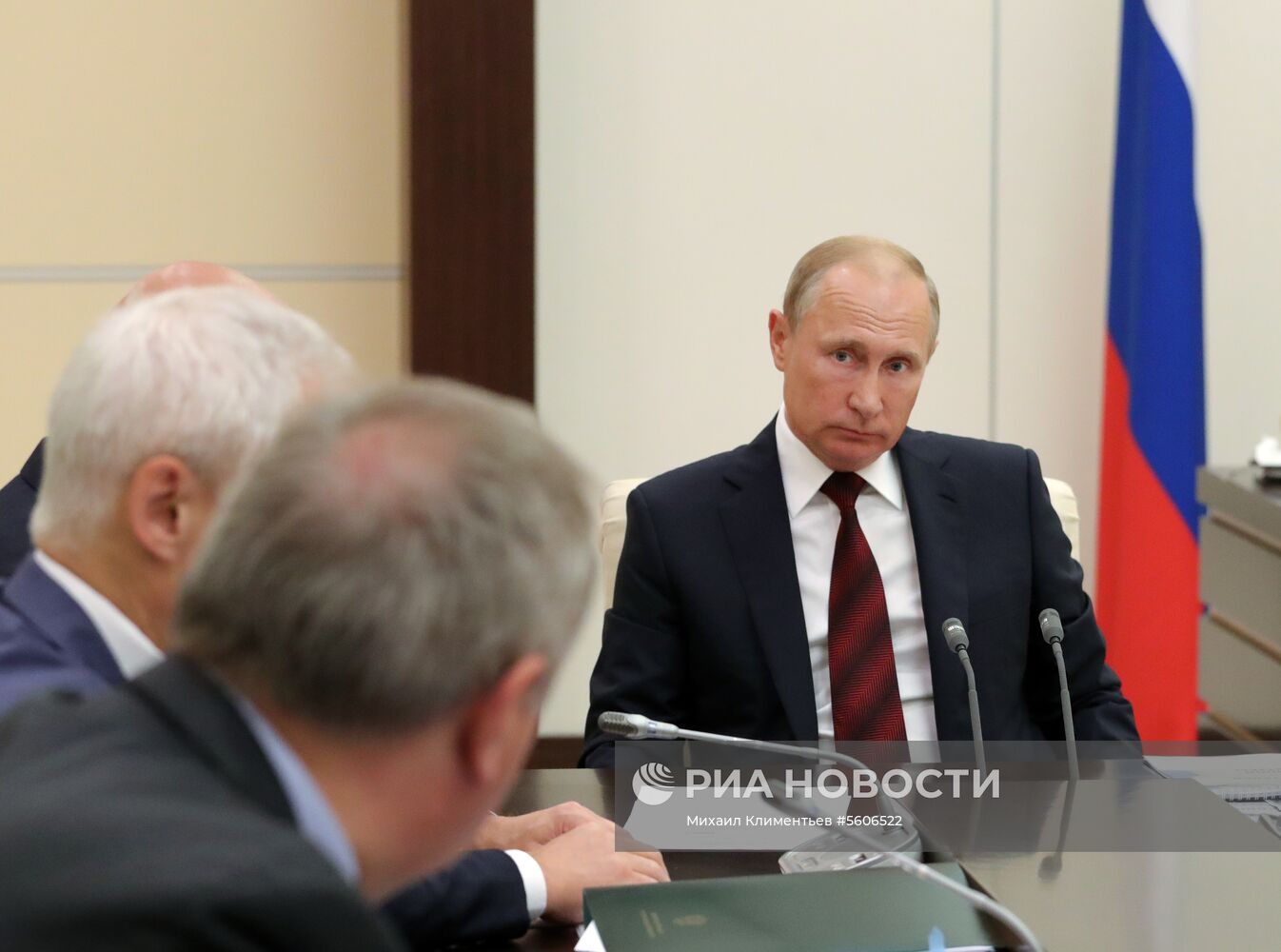 Президент РФ В. Путин провел совещание по развитию космической отрасли