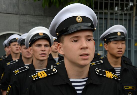 Учебный корабль Балтийского флота "Перекоп" вышел из Владивостока в дальний поход