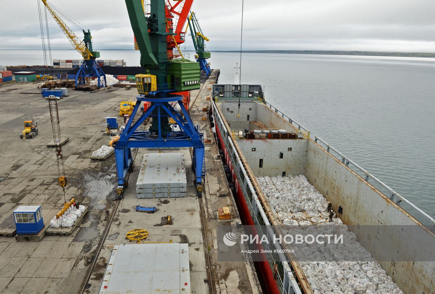 Морской порт Певек