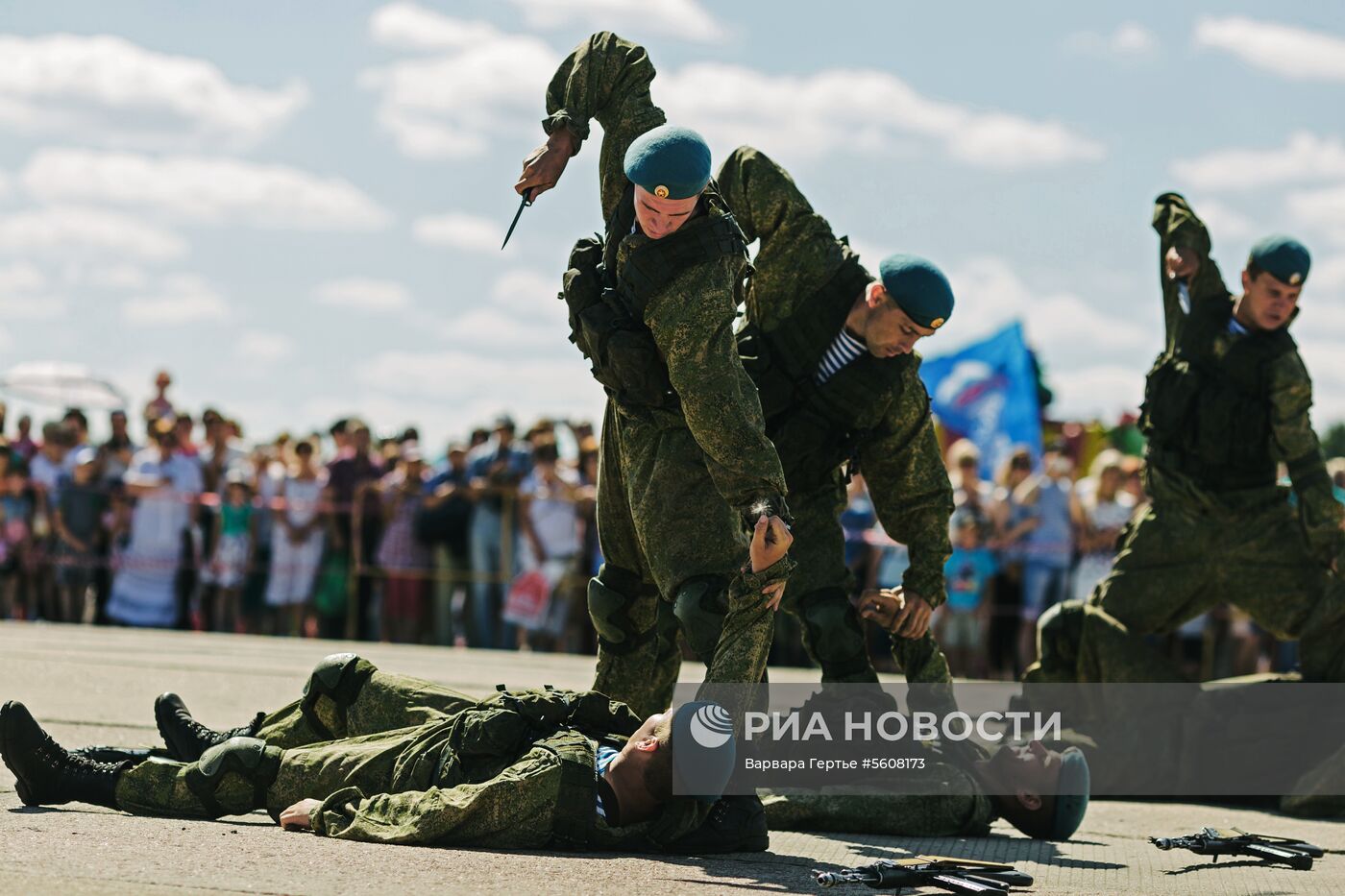 Военно-патриотический фестиваль "Открытое небо" в Иванове