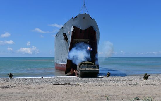 Тактические учения на российской военной базе в Абхазии
