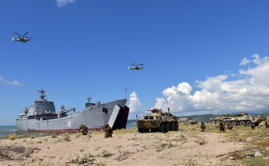 Тактические учения на российской военной базе в Абхазии