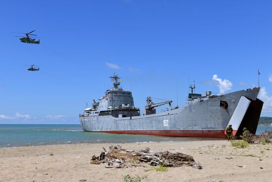 Тактические учения на российской военной базе в Абхазии