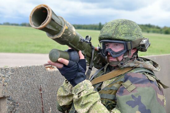 Тактические учения на российской военной базе в Абхазии