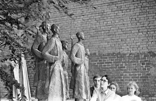 Памятник погибшим школьникам в ВОВ