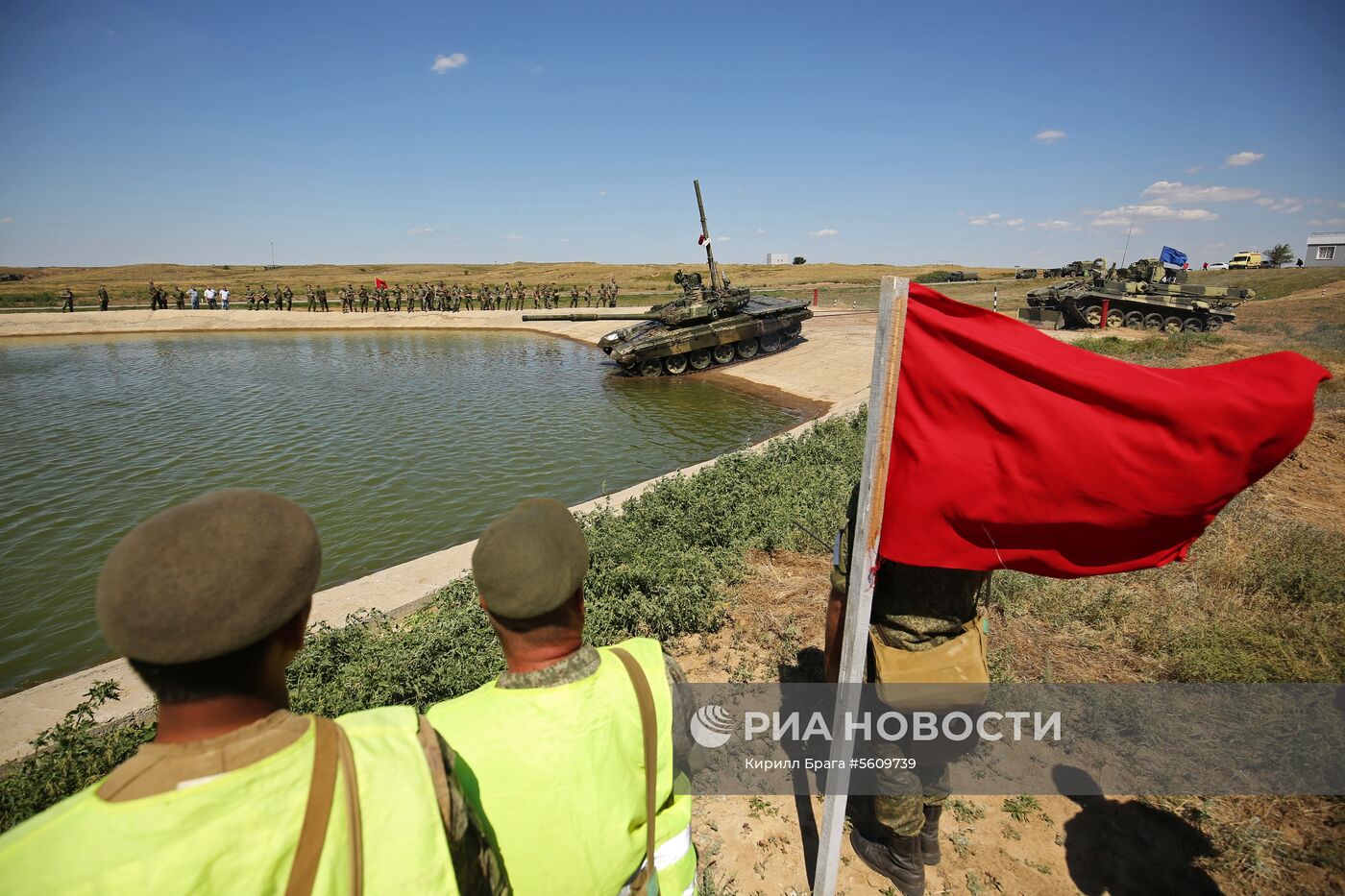 Учения танковых и мотострелковых подразделений ЮВО в Волгоградской области