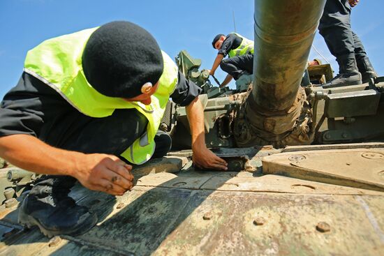 Учения танковых и мотострелковых подразделений ЮВО в Волгоградской области