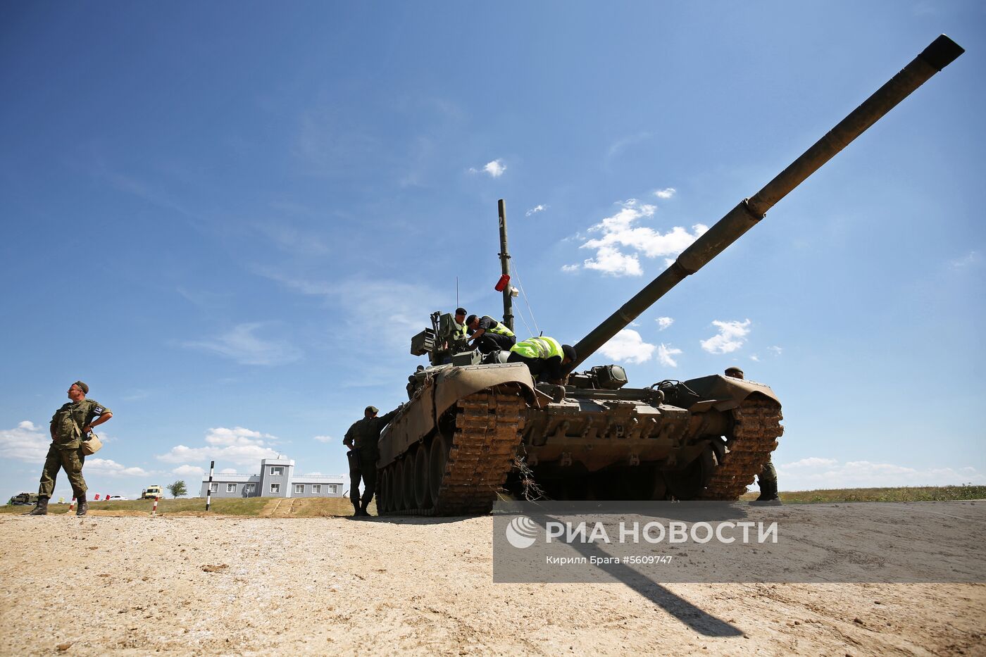 Учения танковых и мотострелковых подразделений ЮВО в Волгоградской области