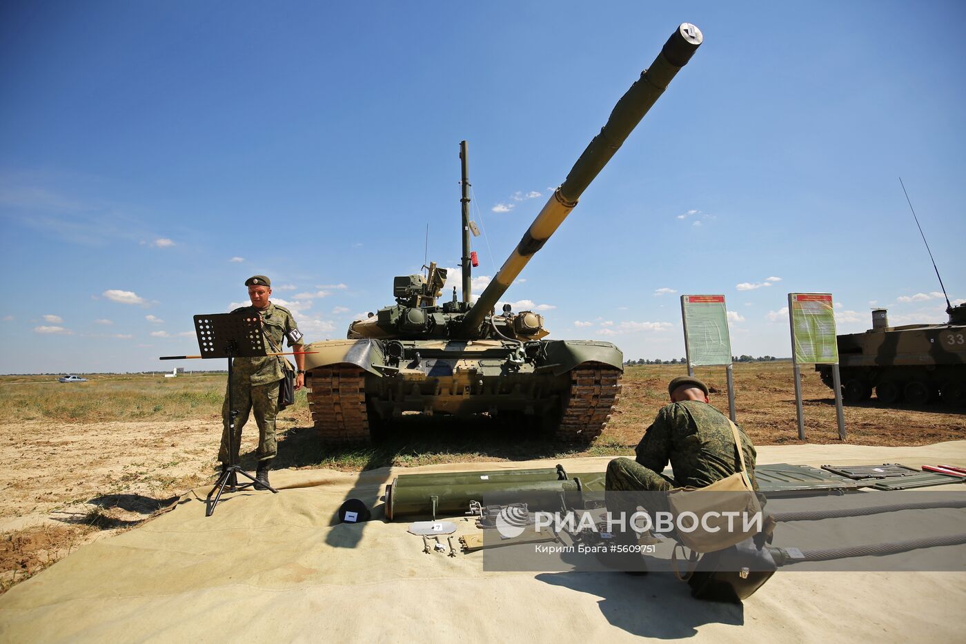 Учения танковых и мотострелковых подразделений ЮВО в Волгоградской области