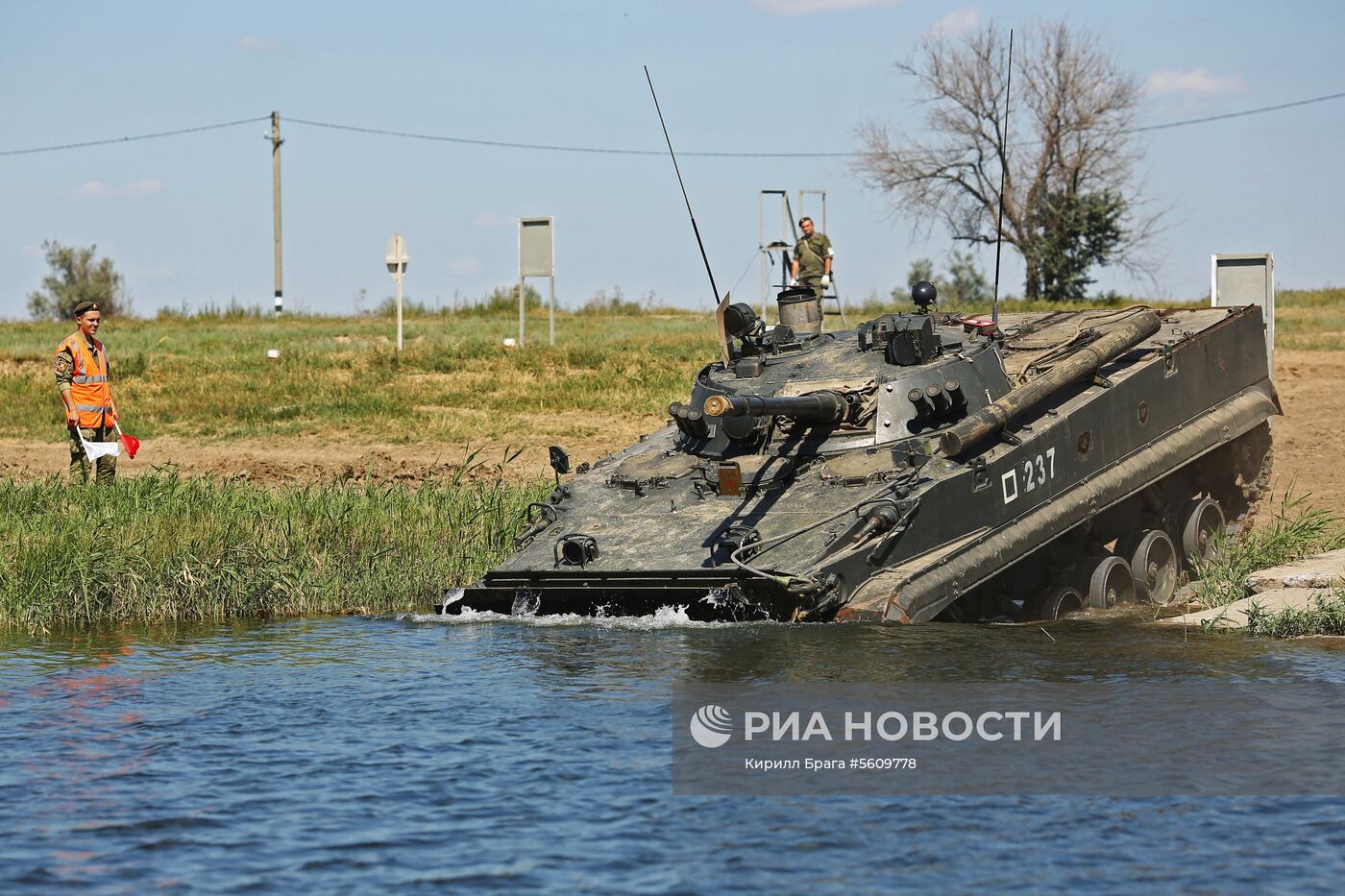 Учения танковых и мотострелковых подразделений ЮВО в Волгоградской области