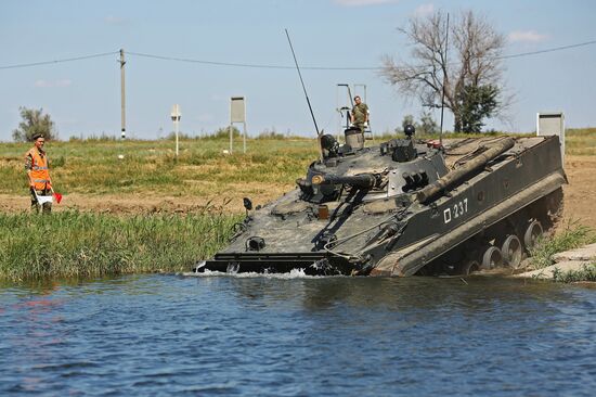Учения танковых и мотострелковых подразделений ЮВО в Волгоградской области
