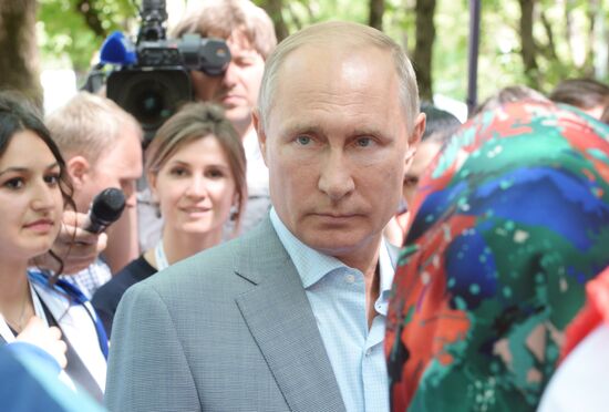Президент РФ В. Путин посетил молодежный форум "Машук-2018"