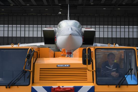 Выкатка российского ракетоносца-бомбардировщика Ту-22М3М в Казани