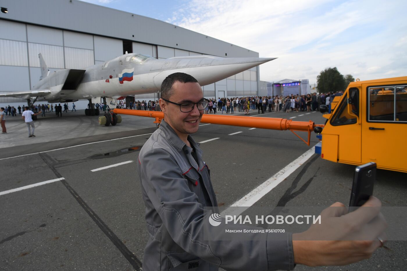 Выкатка российского ракетоносца-бомбардировщика Ту-22М3М в Казани