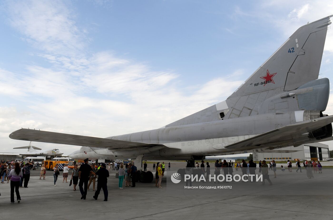 Выкатка российского ракетоносца-бомбардировщика Ту-22М3М в Казани