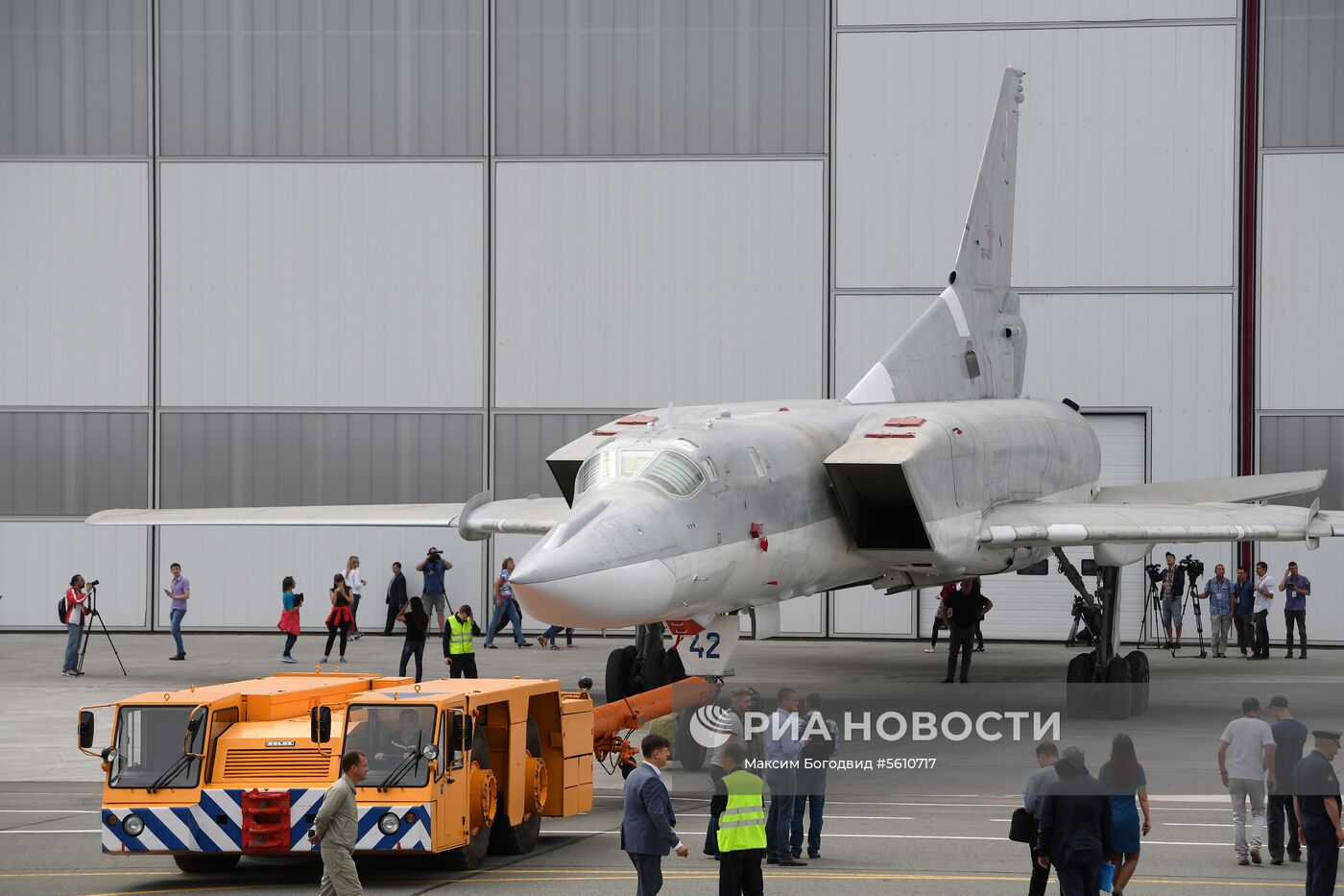 Выкатка российского ракетоносца-бомбардировщика Ту-22М3М в Казани