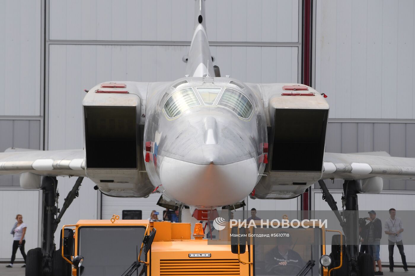 Выкатка российского ракетоносца-бомбардировщика Ту-22М3М в Казани