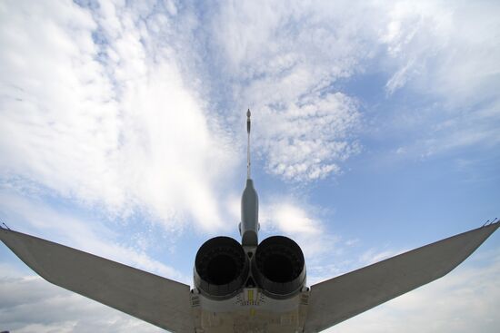 Выкатка российского ракетоносца-бомбардировщика Ту-22М3М в Казани