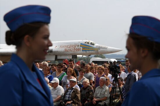 Выкатка российского ракетоносца-бомбардировщика Ту-22М3М в Казани