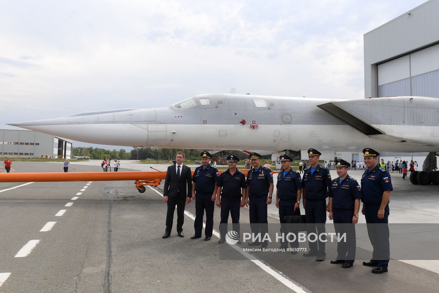 Выкатка российского ракетоносца-бомбардировщика Ту-22М3М в Казани