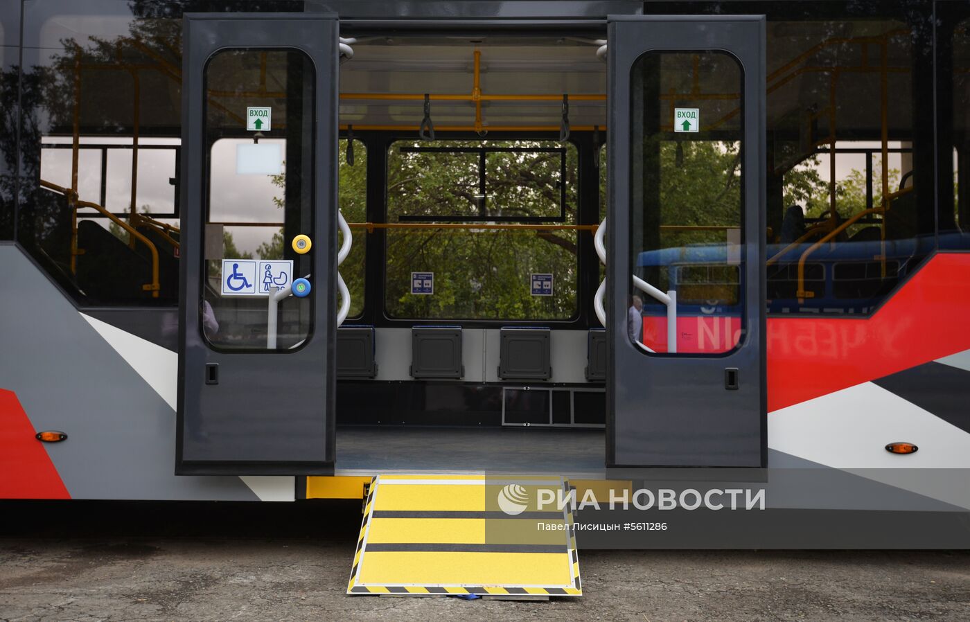 Испытания нового образца трамвайного вагона "Уралтрансмаша" в Екатеринбурге