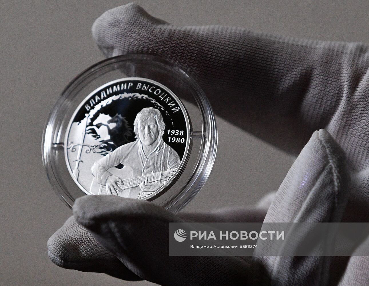 Банк России представил юбилейные монеты