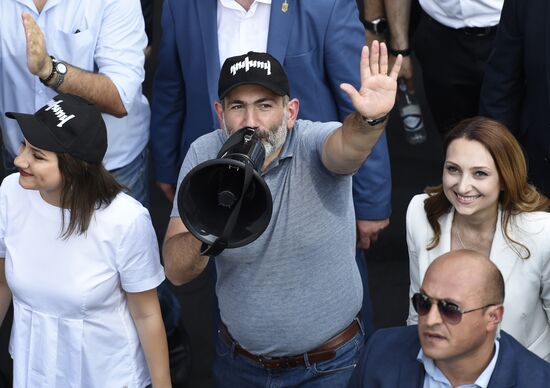 Митинг по случаю 100 дней премьерства Никола Пашиняна в Ереване