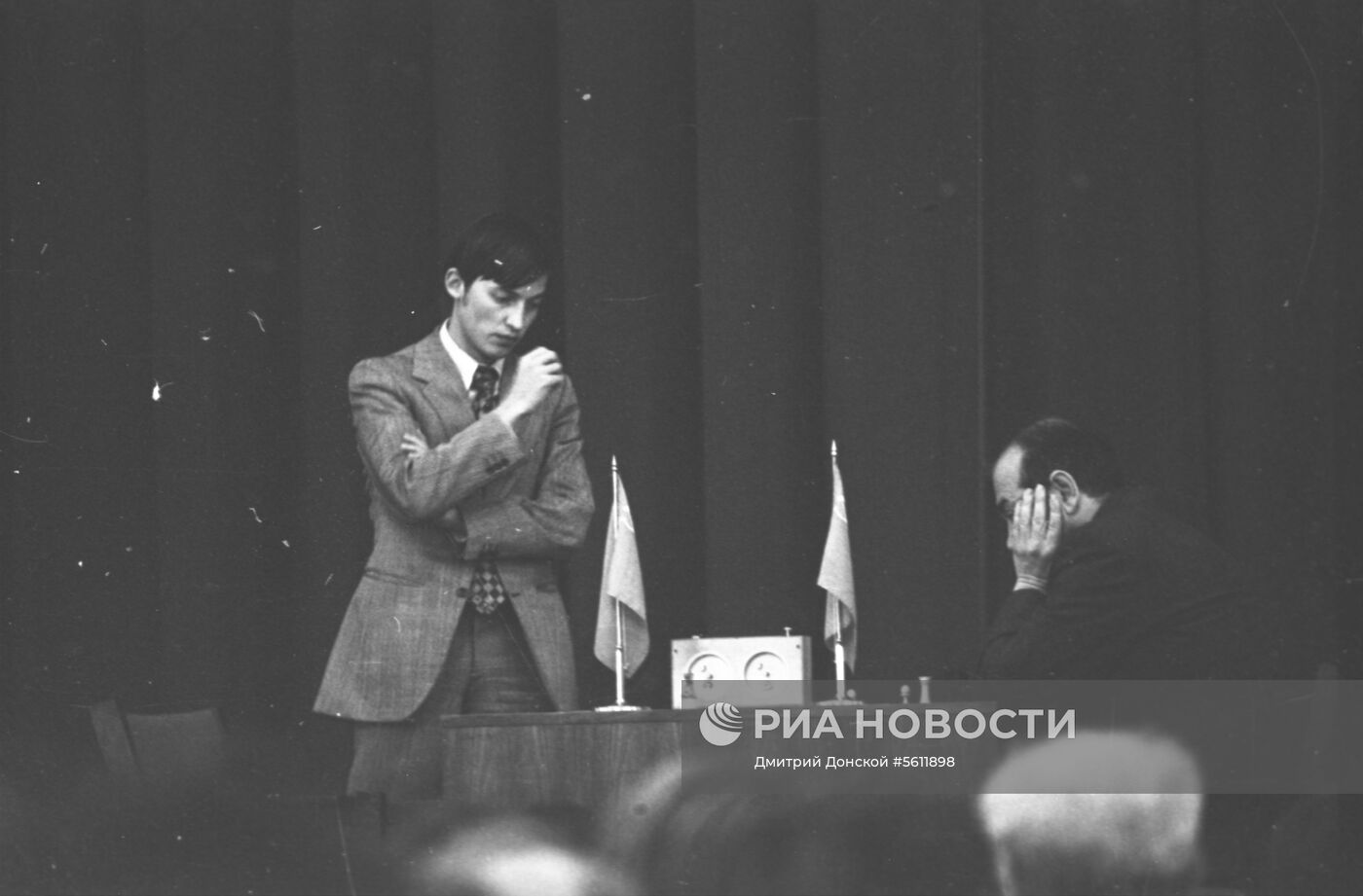 Шахматисты А.Карпов и В.Корчной