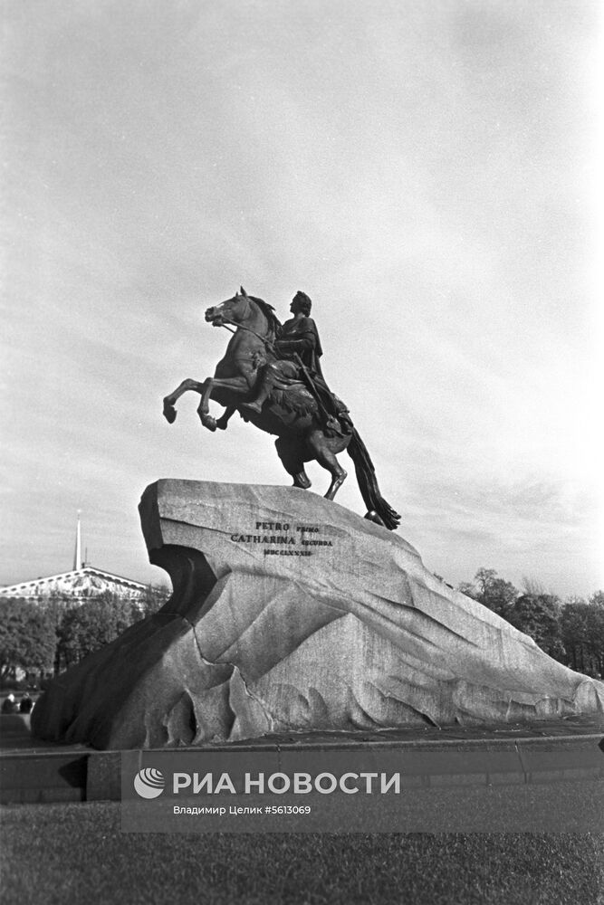 Памятник Петру I