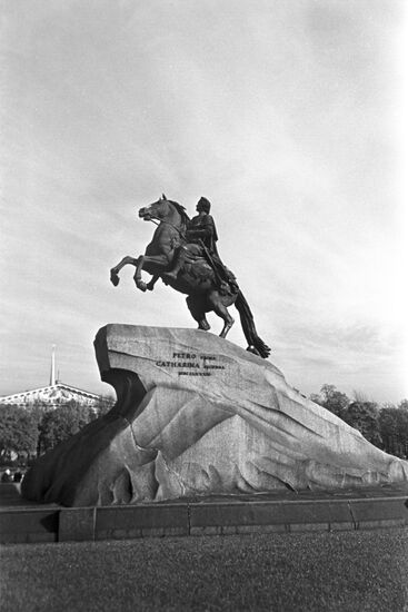 Памятник Петру I