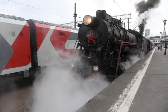 Отправление туристического поезда "Императорская Россия"
