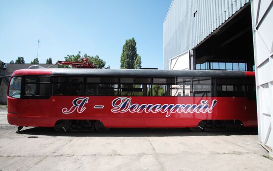 Первый трамвай производства ДНР представили в Донецке