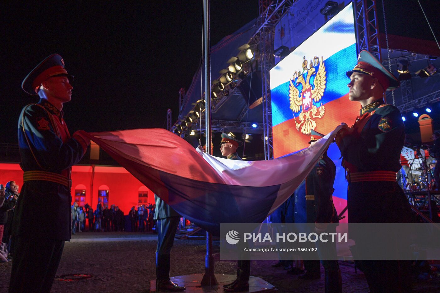 Празднование Дня российского флага в Санкт-Петербурге