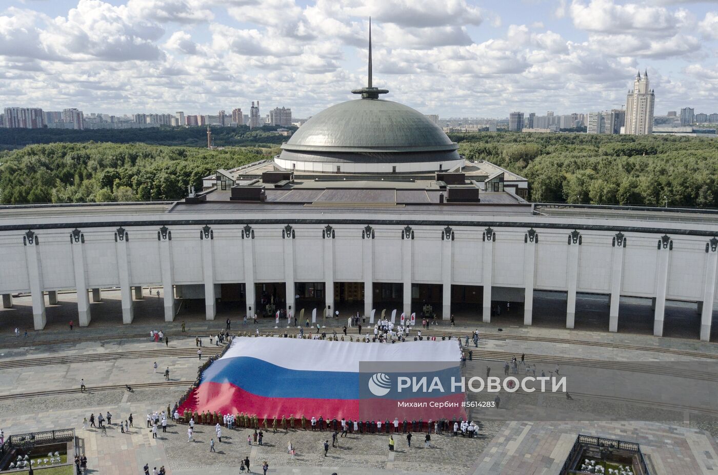 Празднование Дня государственного флага России