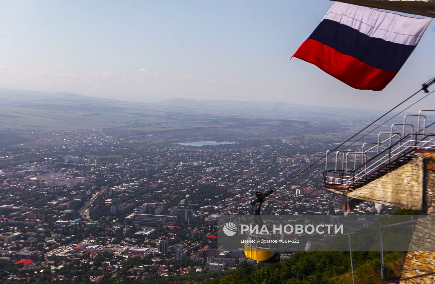 Празднование Дня государственного флага России