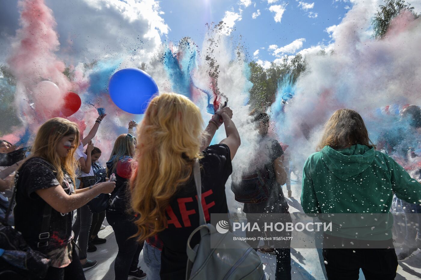 Фестиваль триколора в День Государственного флага России
