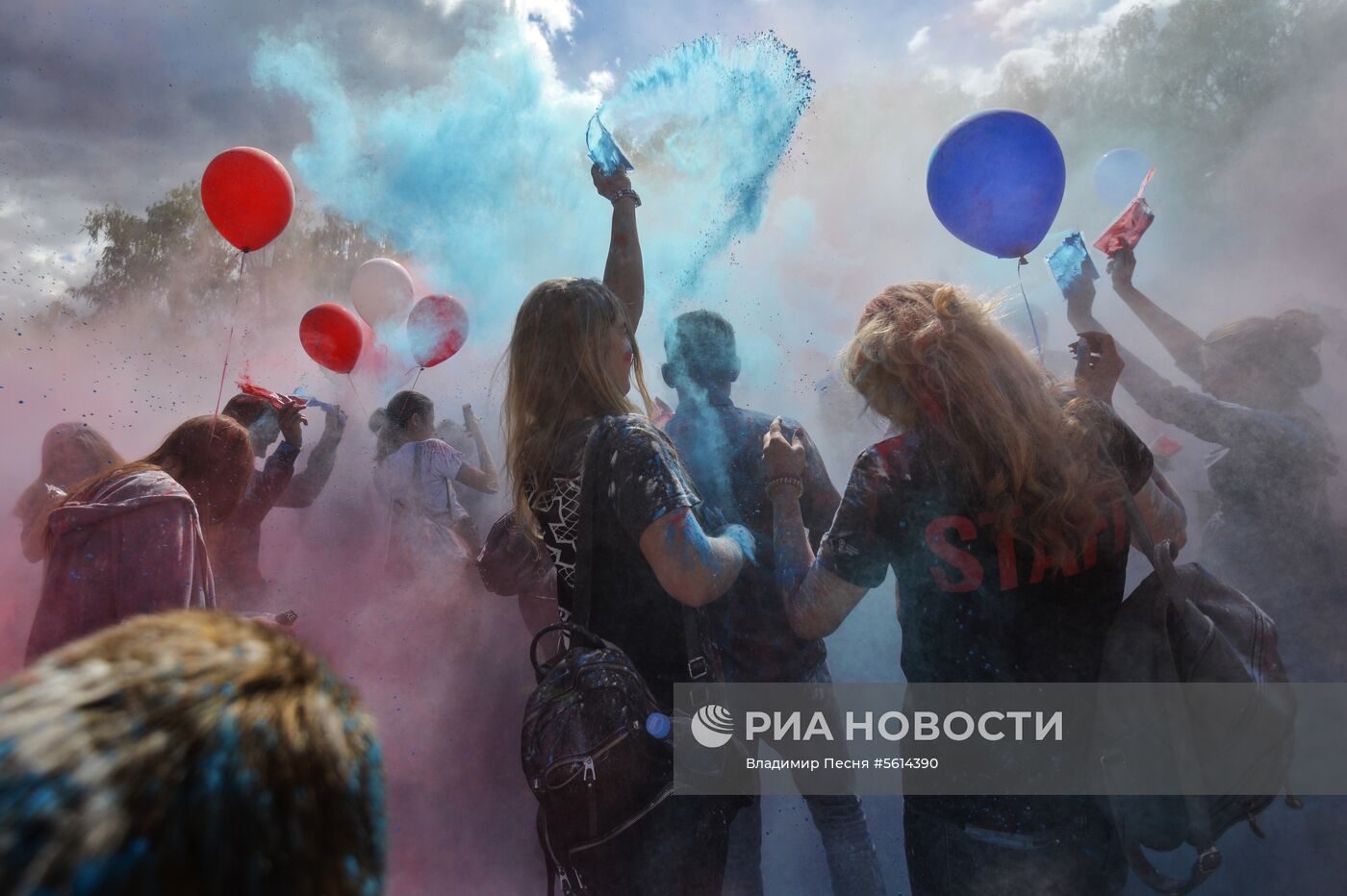 Фестиваль триколора в День Государственного флага России