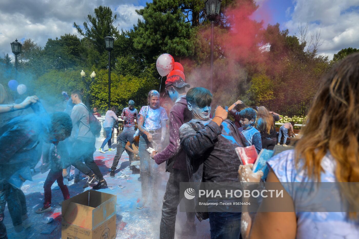 Фестиваль триколора в День Государственного флага России