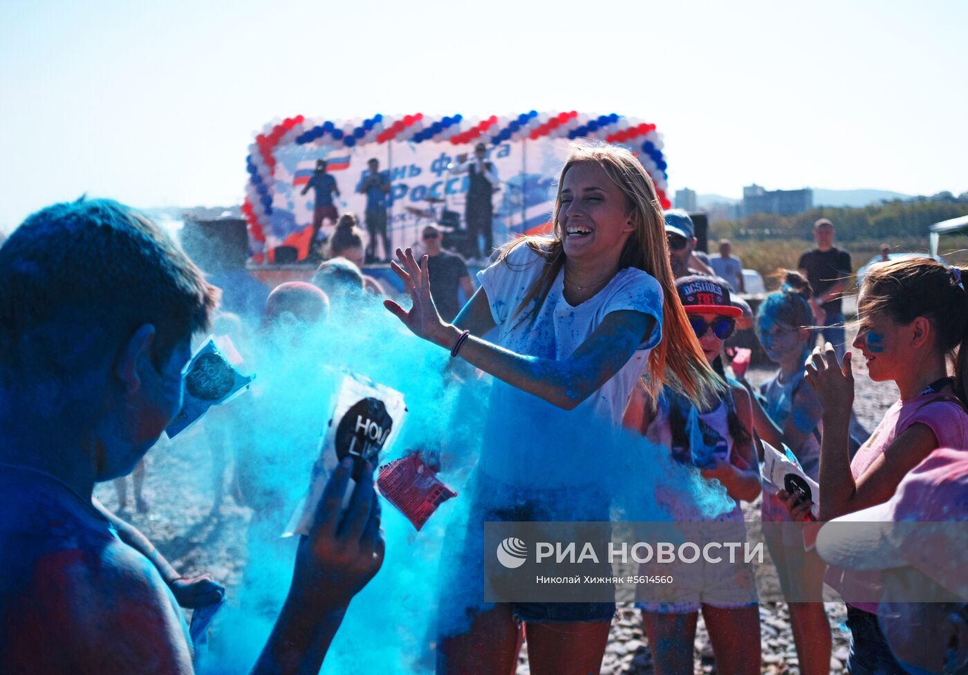 Фестиваль триколора в День Государственного флага России