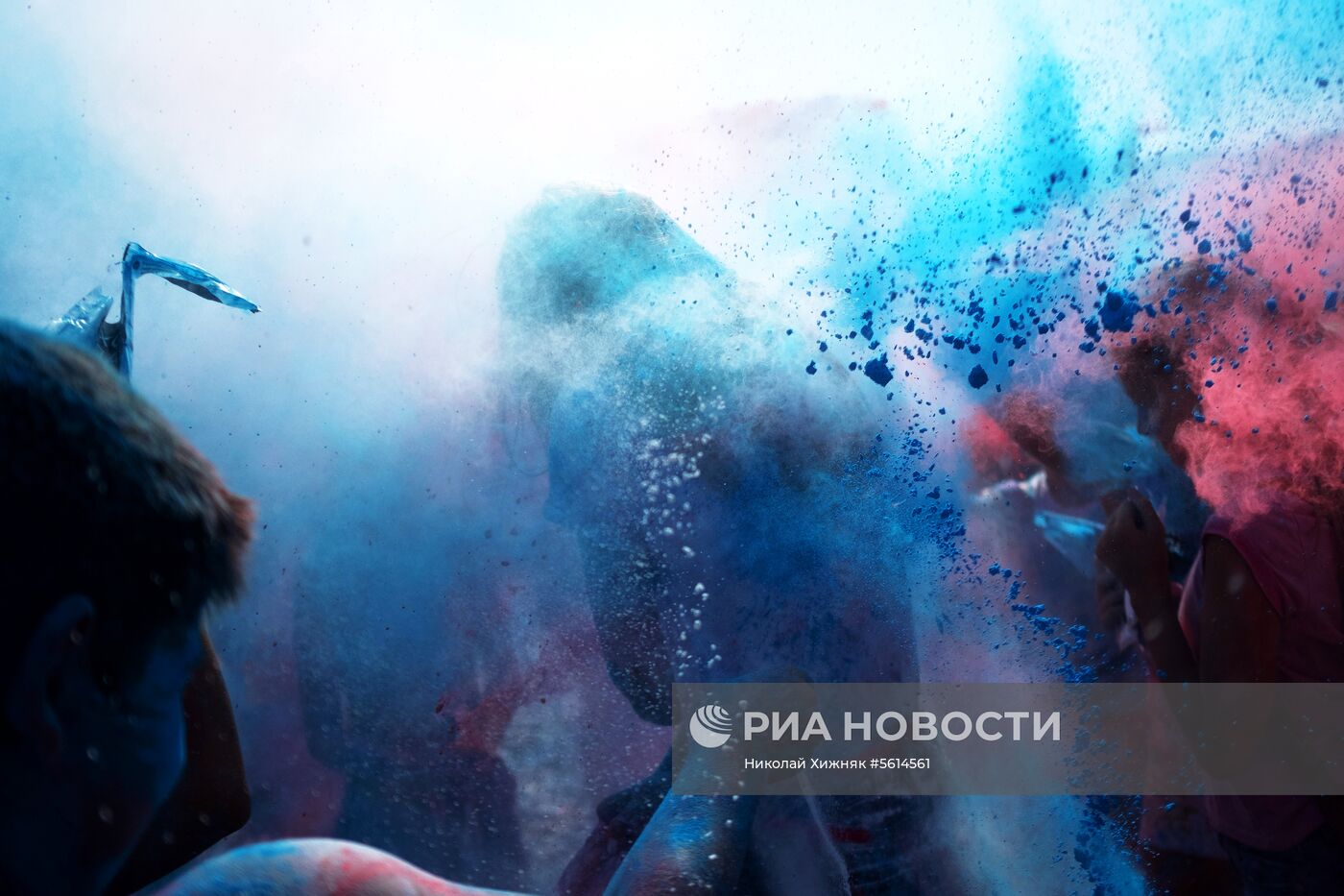 Фестиваль триколора в День Государственного флага России